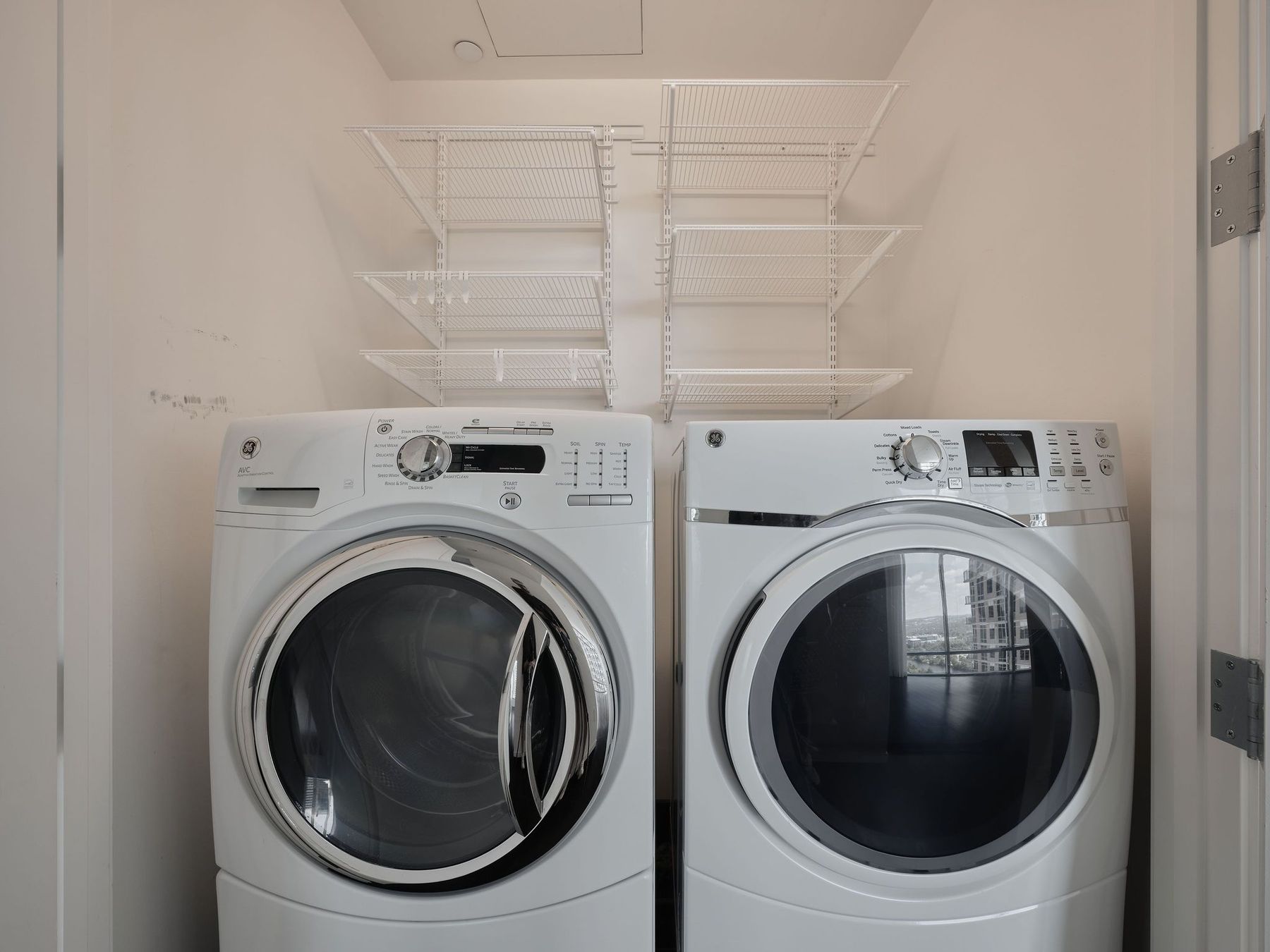 200 Congress Avenue, Unit 23C Austin, TX 78701 - Photo 31 of 40 a utility room with dryer and washer