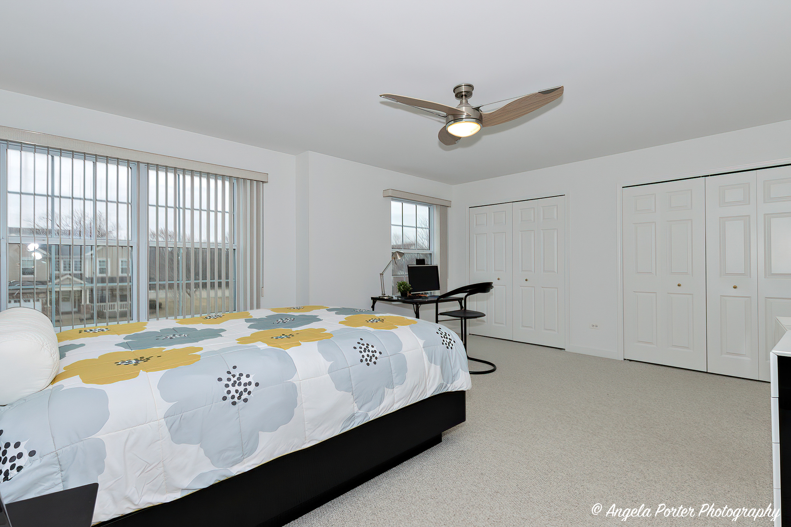 1340 Horizon Trail Wheeling, IL 60090 - Photo 20 of 27 a bedroom with a bed and a chandelier