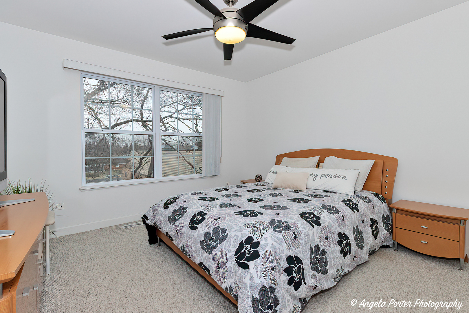 1340 Horizon Trail Wheeling, IL 60090 - Photo 22 of 27 a bedroom with a bed and window