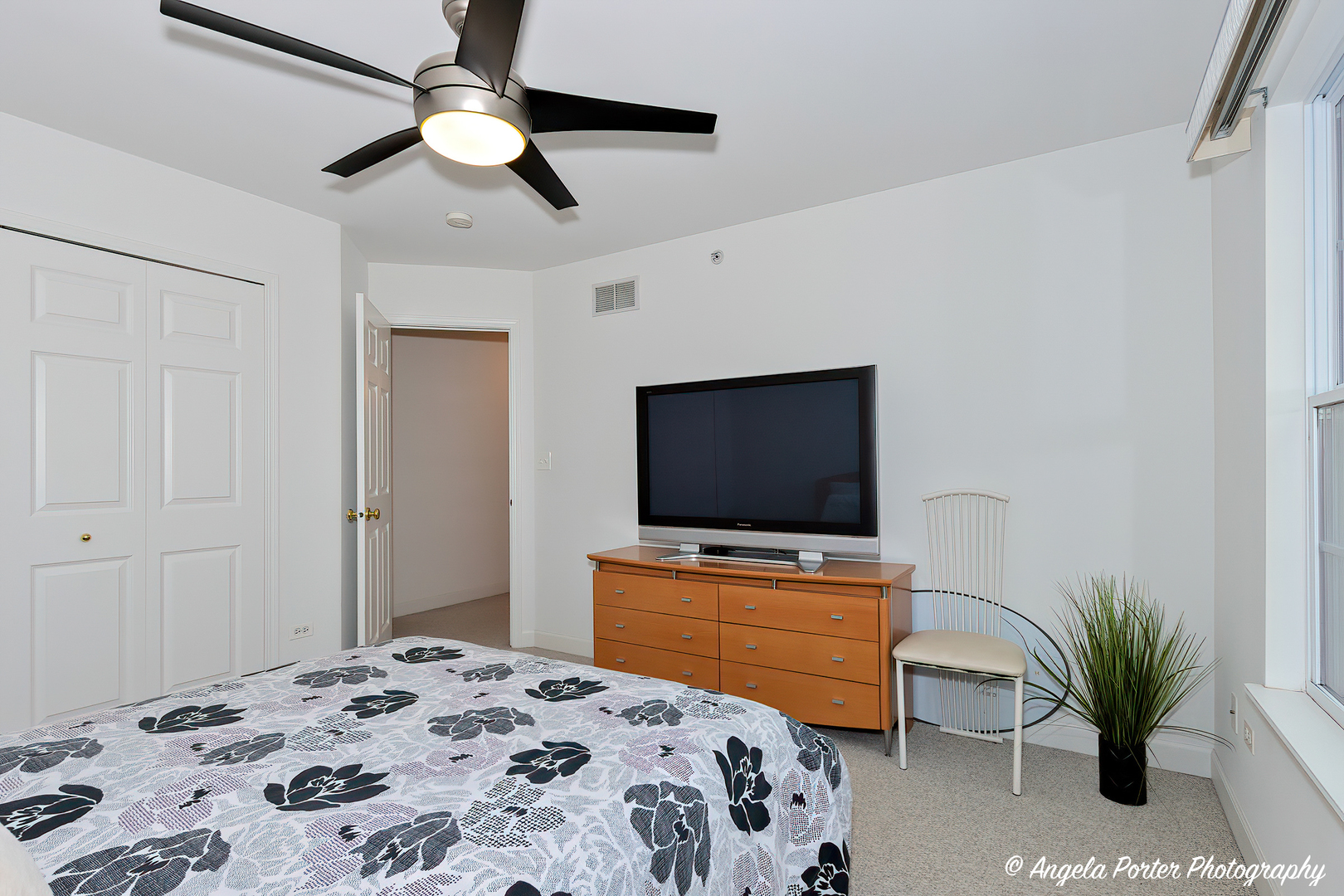 1340 Horizon Trail Wheeling, IL 60090 - Photo 23 of 27 a bedroom with a bed and a flat screen tv