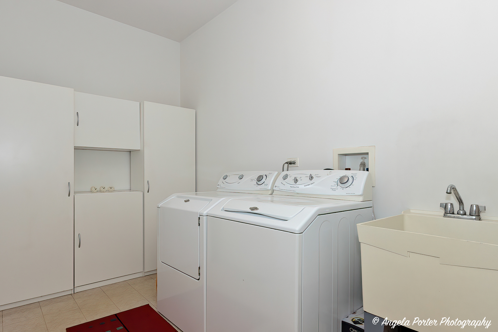 1340 Horizon Trail Wheeling, IL 60090 - Photo 25 of 27 a utility room with dryer and washer