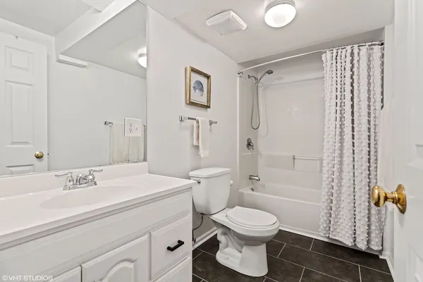 $3,500 | 2524 North Washtenaw Avenue, Unit 1F, Chicago, IL 60647