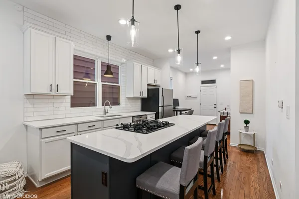 $3,500 | 2524 North Washtenaw Avenue, Unit 1F, Chicago, IL 60647