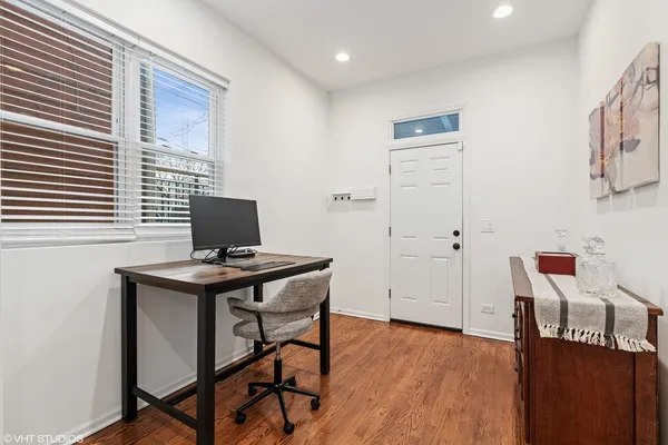$3,500 | 2524 North Washtenaw Avenue, Unit 1F, Chicago, IL 60647