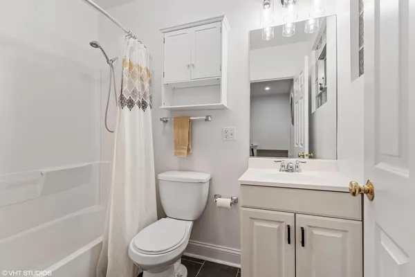 $3,500 | 2524 North Washtenaw Avenue, Unit 1F, Chicago, IL 60647
