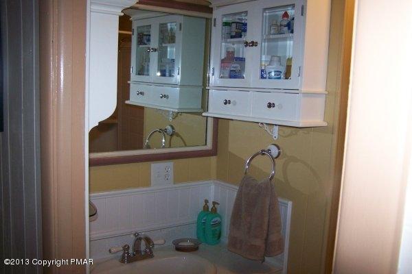2149 Eagle Path Bushkill, PA 18324 - Photo 13 of 18 Powder room
