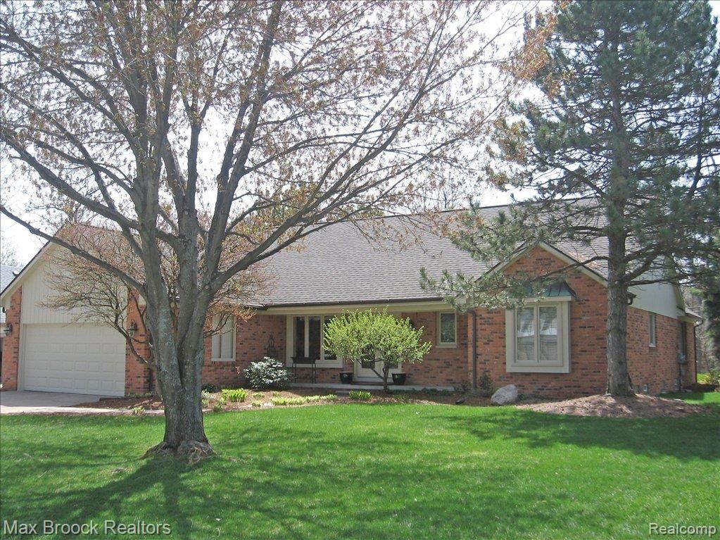 1704 Snowden Circle Rochester, MI 48306 - Photo 1 of 17 1704 Snowden