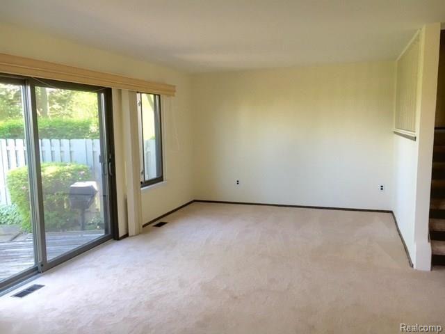 39513 Village Wood Road Novi, MI 48375 - Photo 8 of 23 FullSizeRender (35).jpg