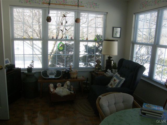 801 Juniper Road Hellertown, PA 18055 - Photo 4 of 19 Gallery Image 4