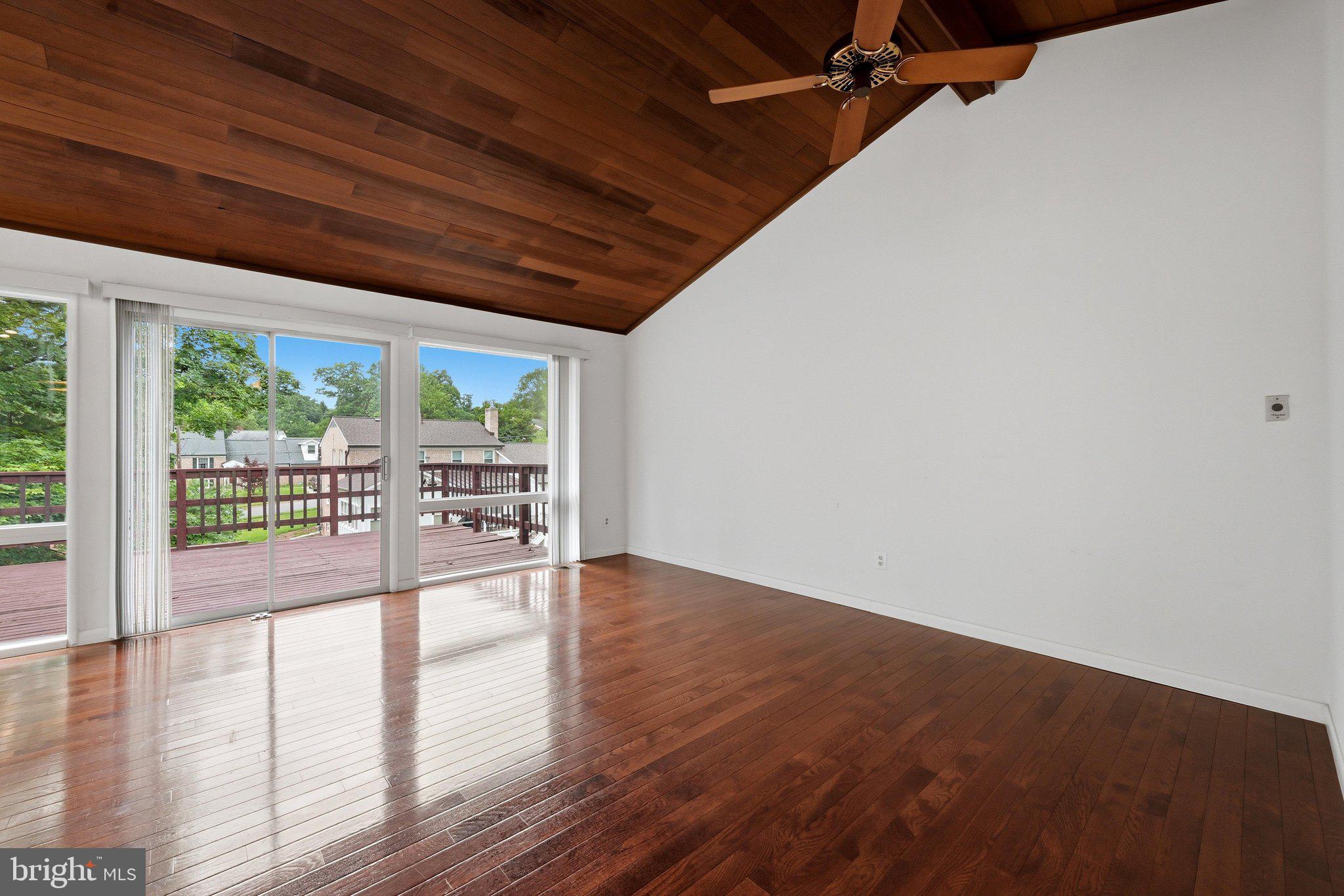 8811 Burbank Road Annandale, VA 22003 - Photo 20 of 53 Living Room