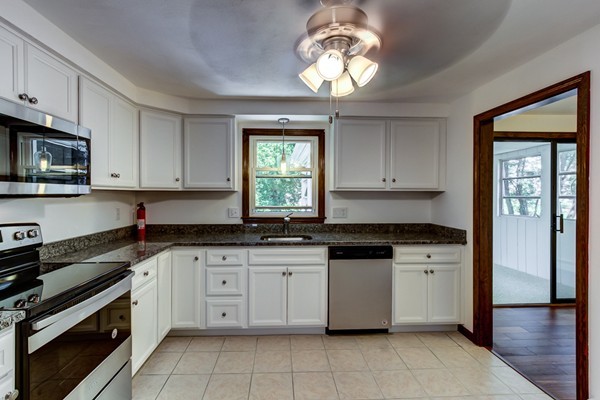 4 Northgate Road Northborough, MA 01532 - Photo 3 of 22 Gallery Image 3