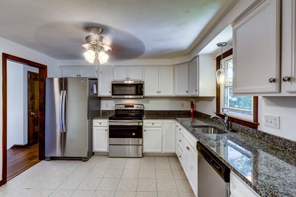 4 Northgate Road Northborough, MA 01532 - Photo 4 of 22 Gallery Image 4
