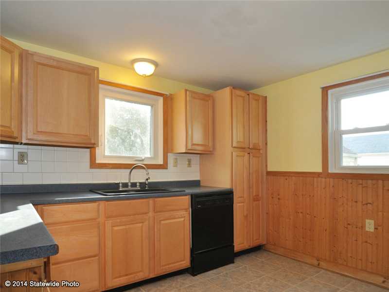 195 Woodhaven Road Pawtucket, RI 02861 - Photo 5 of 25 Kitchen.