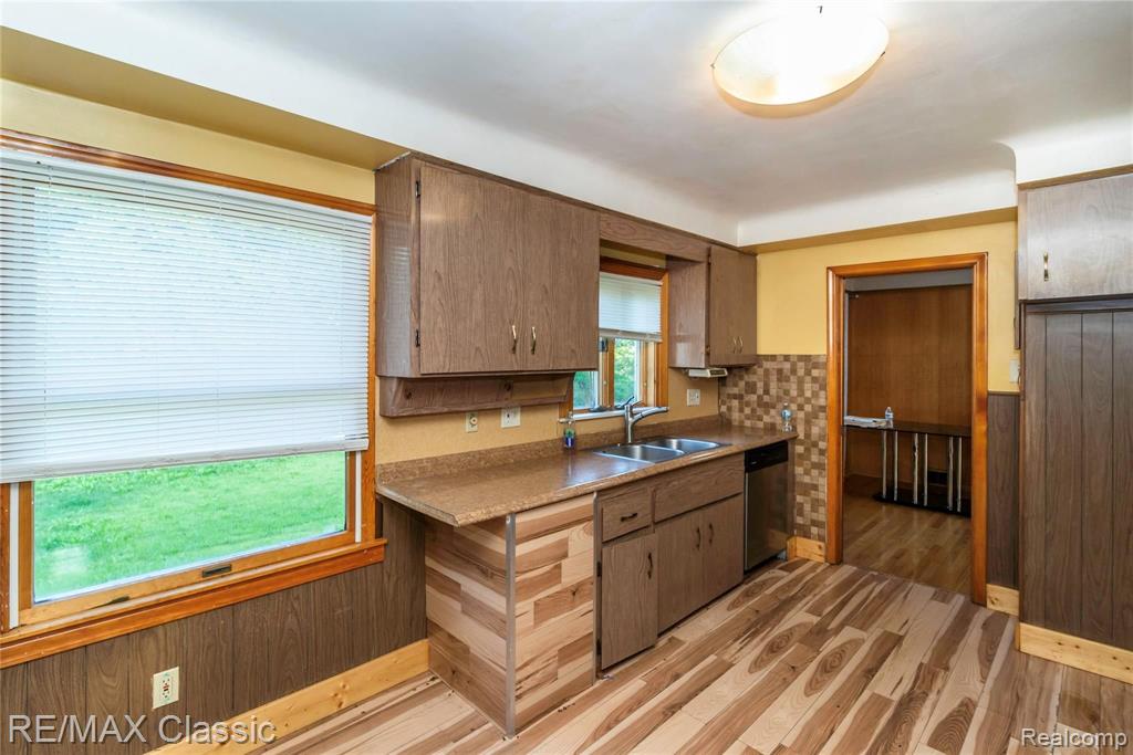 1354 North Gulley Road Dearborn, MI 48128 - Photo 18 of 44