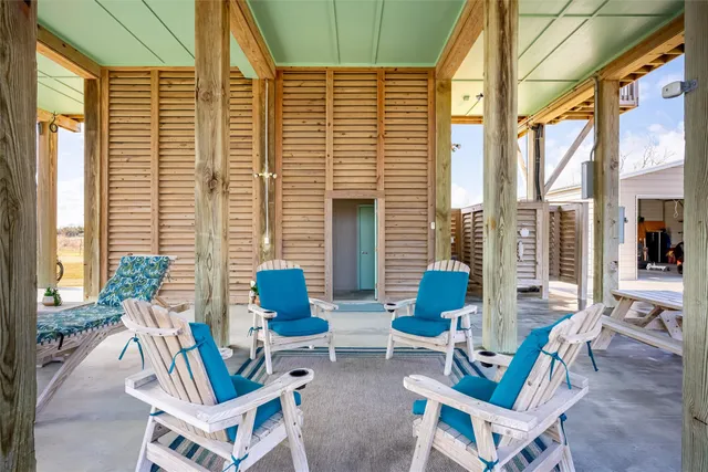 $589,000 | 1009 North Monkhouse Drive, Port Bolivar, TX 77650