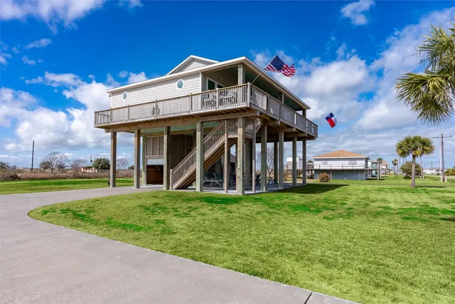$589,000 | 1009 North Monkhouse Drive, Port Bolivar, TX 77650