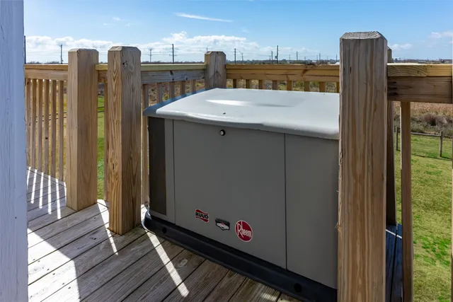 $589,000 | 1009 North Monkhouse Drive, Port Bolivar, TX 77650