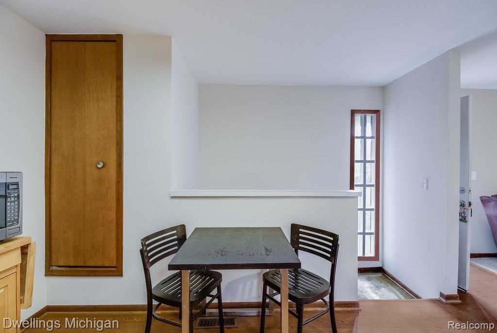 42668 Barchester Road Canton, MI 48187 - Photo 25 of 35 Dining Area