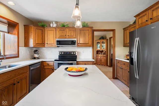 $809,900 | 8304 West Mulligan Lane, Columbus, IN 47201