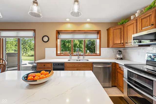 $809,900 | 8304 West Mulligan Lane, Columbus, IN 47201