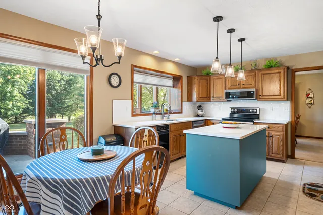 $809,900 | 8304 West Mulligan Lane, Columbus, IN 47201