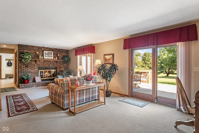 $809,900 | 8304 West Mulligan Lane, Columbus, IN 47201