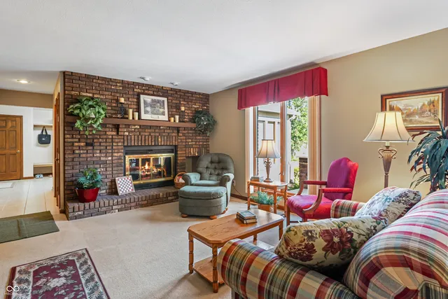 $809,900 | 8304 West Mulligan Lane, Columbus, IN 47201