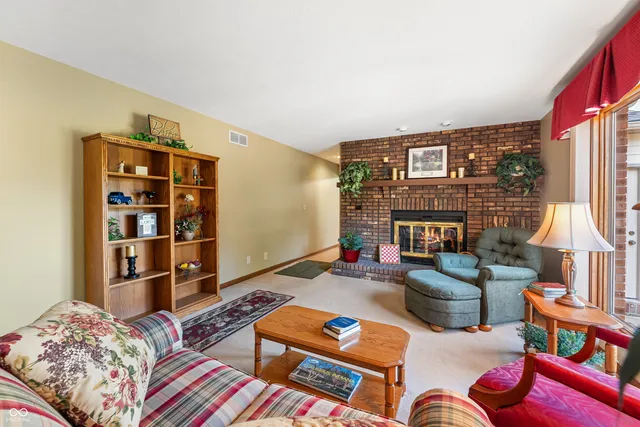 $809,900 | 8304 West Mulligan Lane, Columbus, IN 47201