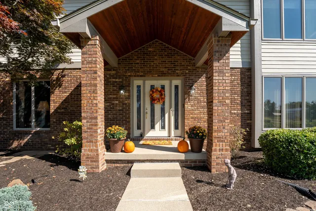 $809,900 | 8304 West Mulligan Lane, Columbus, IN 47201