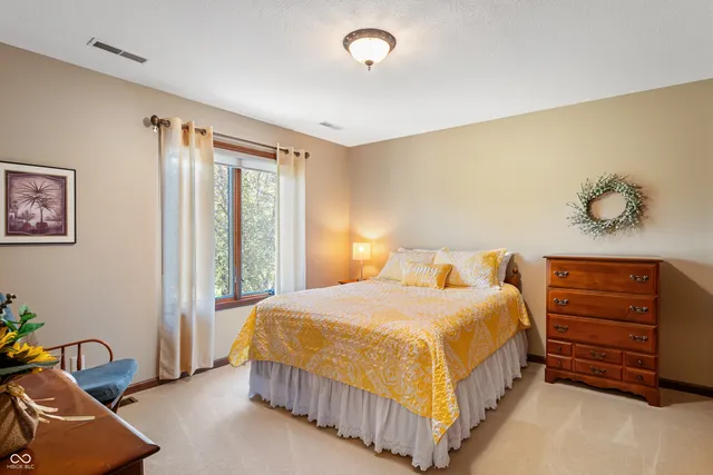 $809,900 | 8304 West Mulligan Lane, Columbus, IN 47201