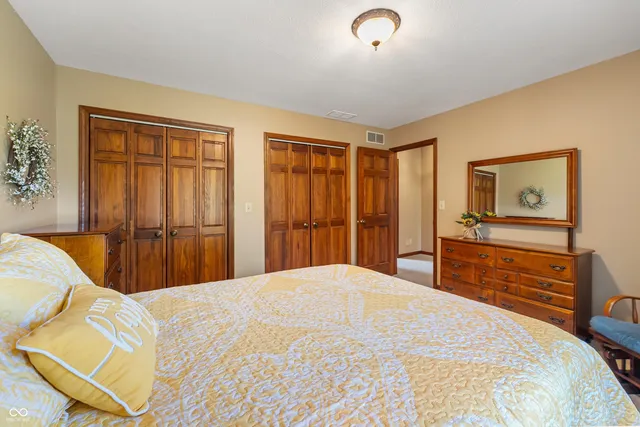 $809,900 | 8304 West Mulligan Lane, Columbus, IN 47201