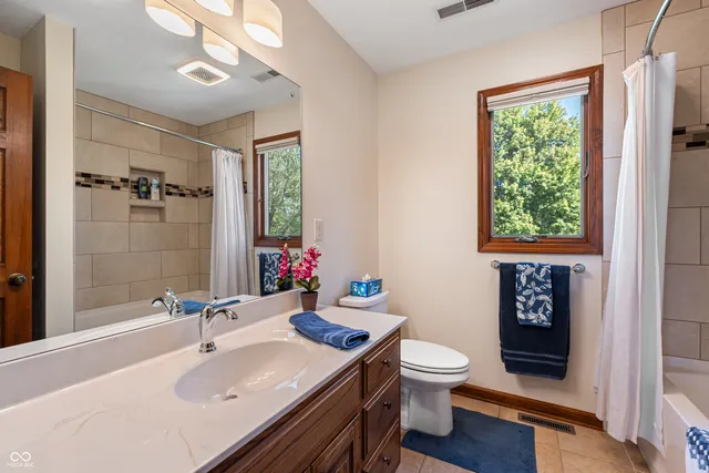 $809,900 | 8304 West Mulligan Lane, Columbus, IN 47201