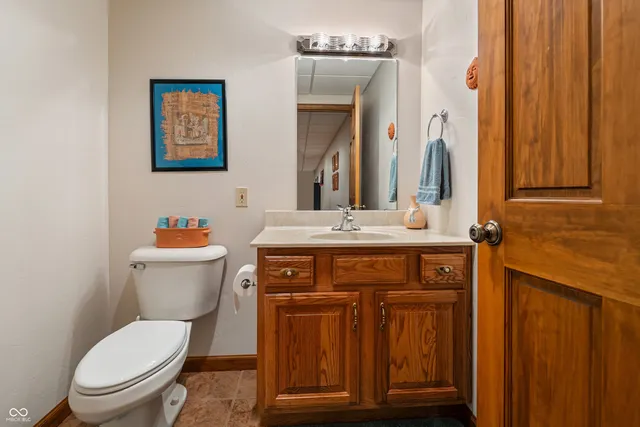 $809,900 | 8304 West Mulligan Lane, Columbus, IN 47201