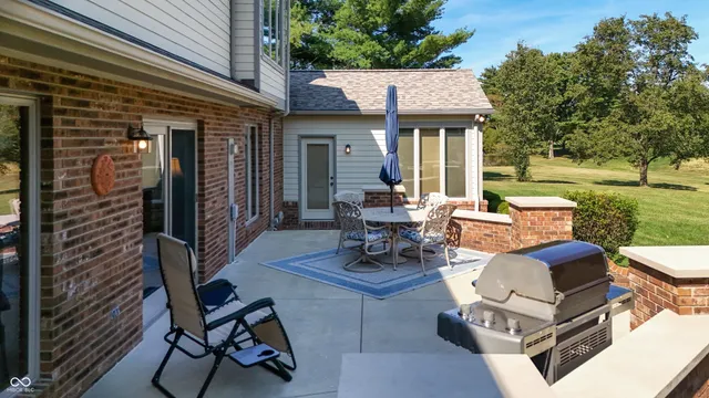 $809,900 | 8304 West Mulligan Lane, Columbus, IN 47201