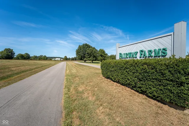 $809,900 | 8304 West Mulligan Lane, Columbus, IN 47201