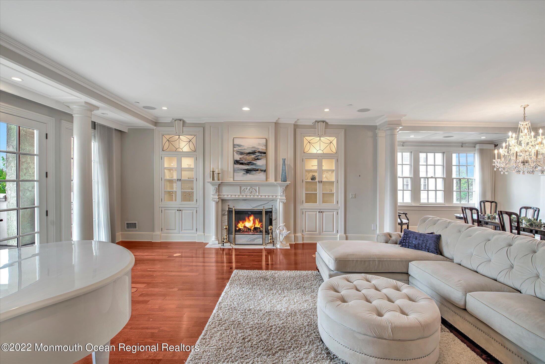 332 Oval Road, Unit 332 Manasquan, NJ 08736 - Photo 11 of 38 LIVING ROOM