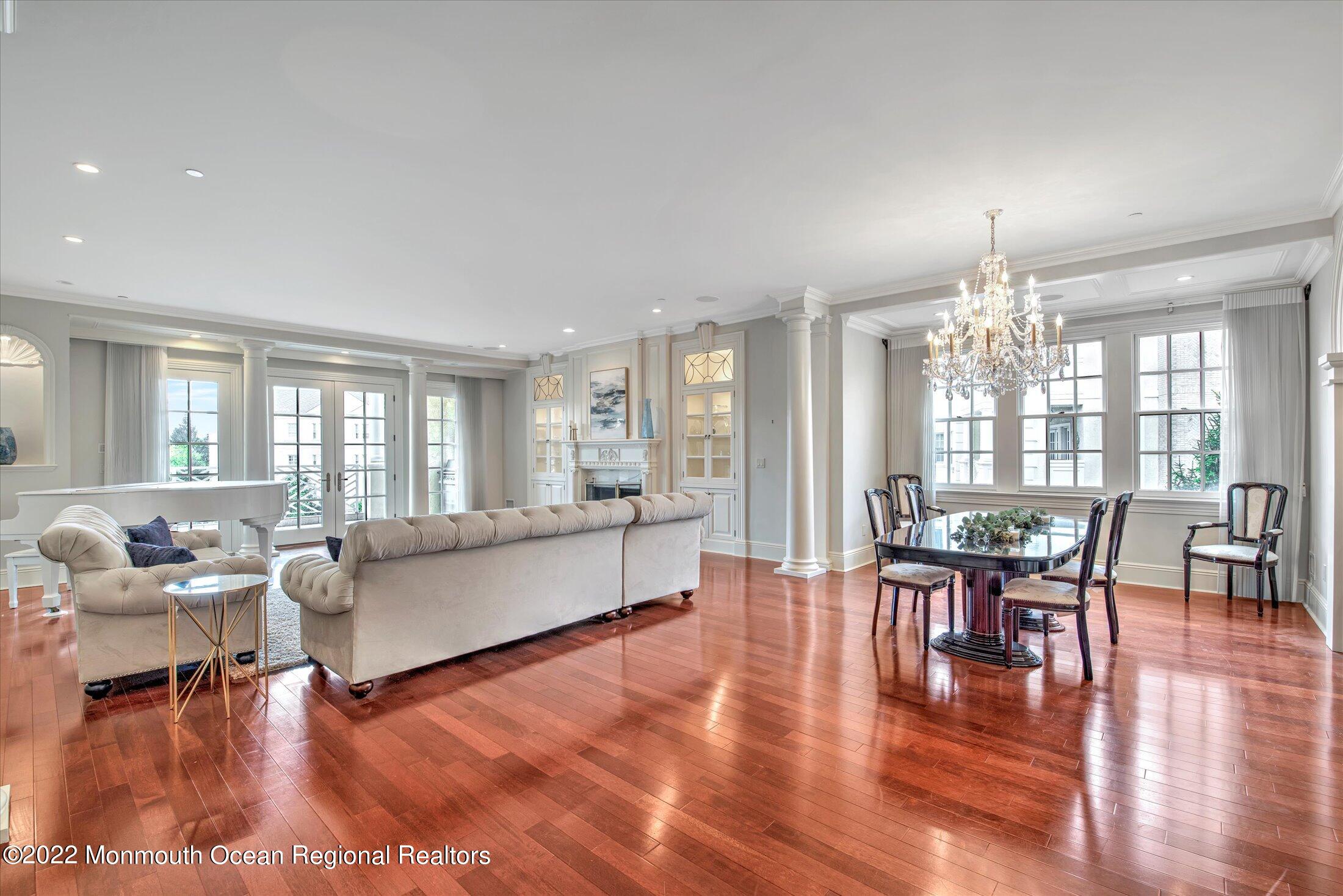 332 Oval Road, Unit 332 Manasquan, NJ 08736 - Photo 13 of 38 EXPANSIVE LIVING ROOM