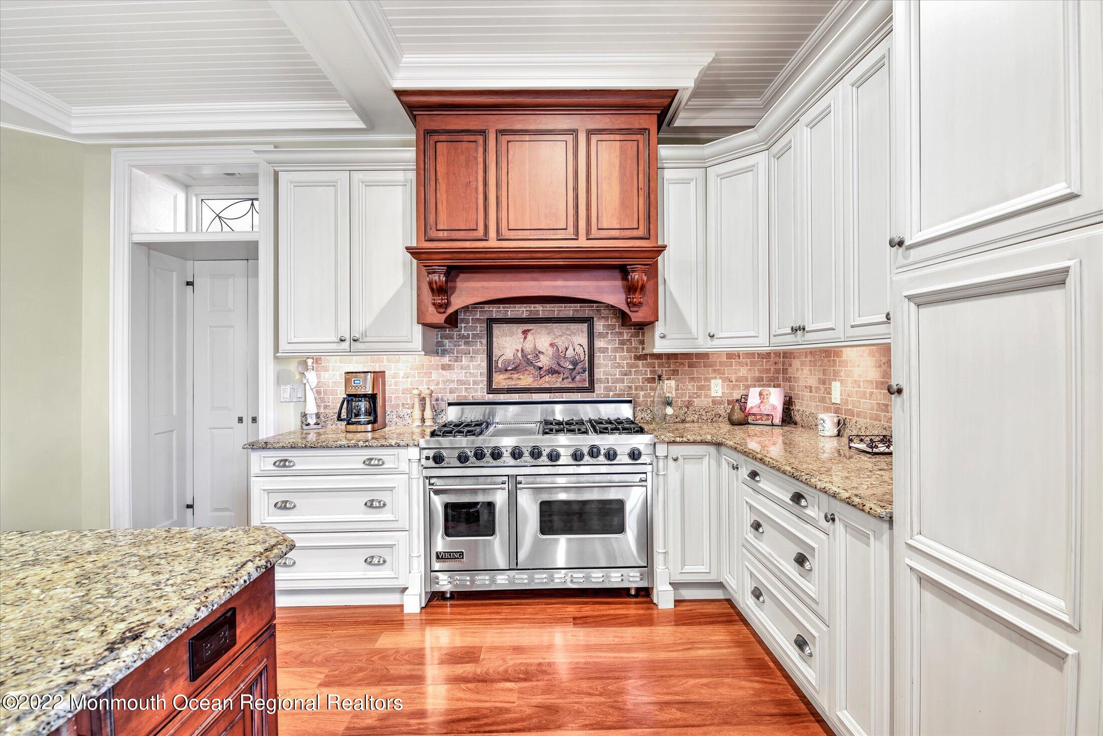 332 Oval Road, Unit 332 Manasquan, NJ 08736 - Photo 15 of 38 MAHOGANY OVEN HOOD