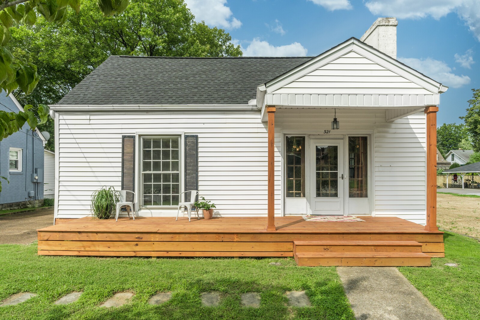 321 North Oak Street Springfield, TN 37172 - Photo 1 of 41 a front view of a house with a yard