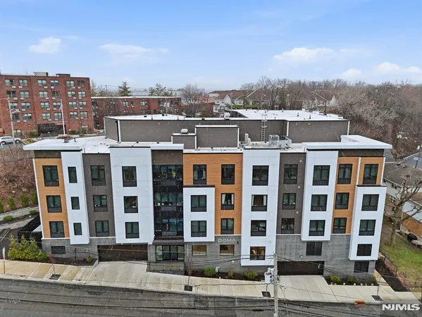 $4,195 | 1435 10th Street, Unit 405, Fort Lee, NJ 07024
