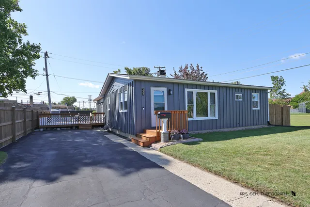 $284,000 | 222 West Church Street, Wauconda, IL 60084