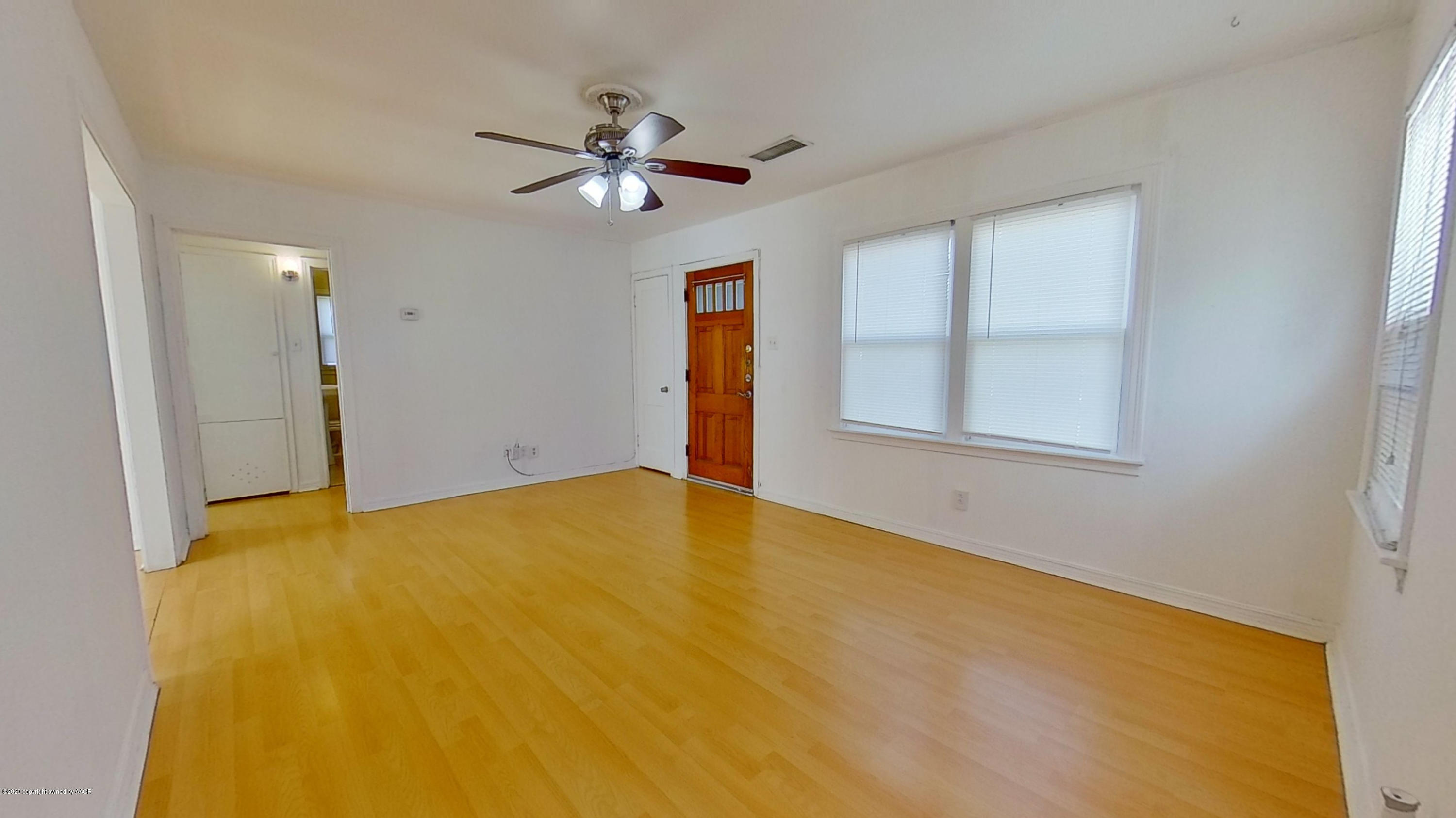 3629 South Travis Street Amarillo, TX 79110 - Photo 3 of 16 Living Room