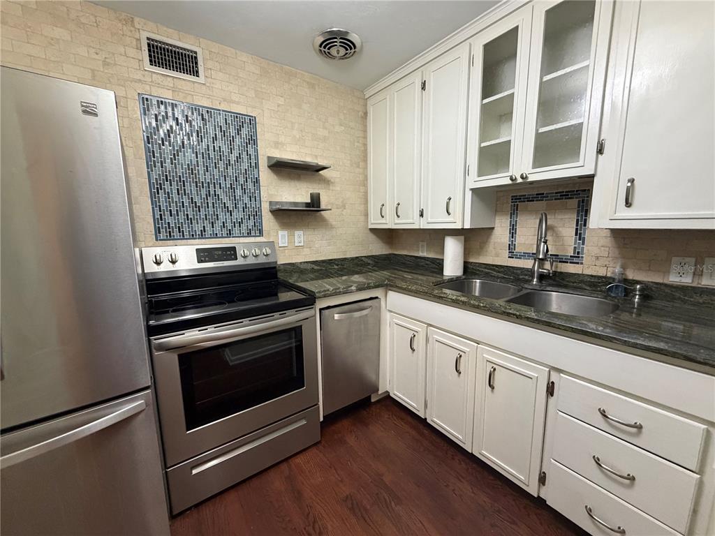 701 Southwest 28 Street Gainesville, FL 32607 - Photo 3 of 18
