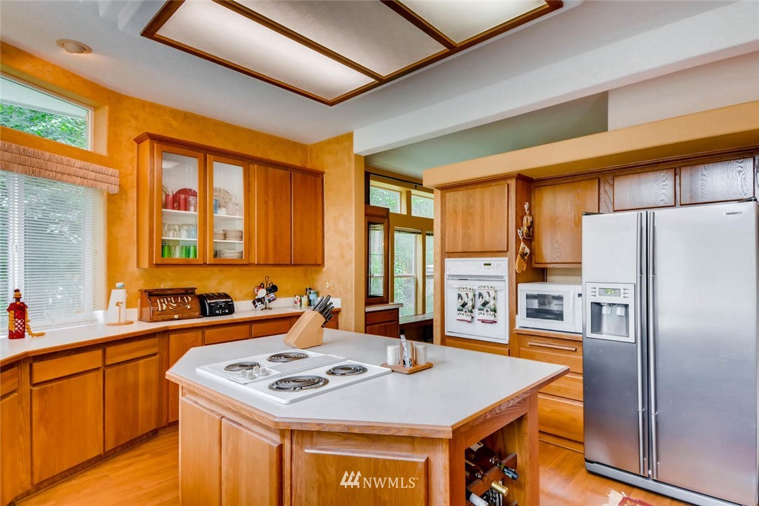 16026 Renton Issaquah Road Southeast Renton, WA 98059 - Photo 9 of 25
