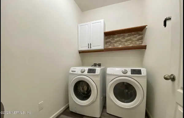 a view of entryway with washer and dryer
