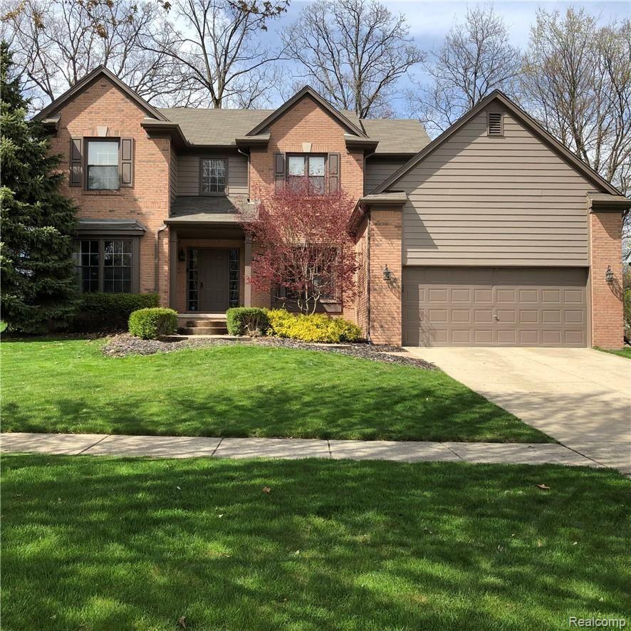 Welcome to 716 Lake Ridge Drive in Rochester Hills