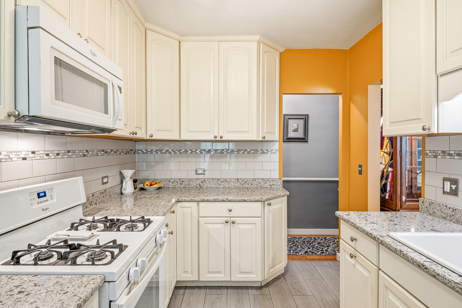 389 Addison Road Riverside, IL 60546 - Photo 9 of 29