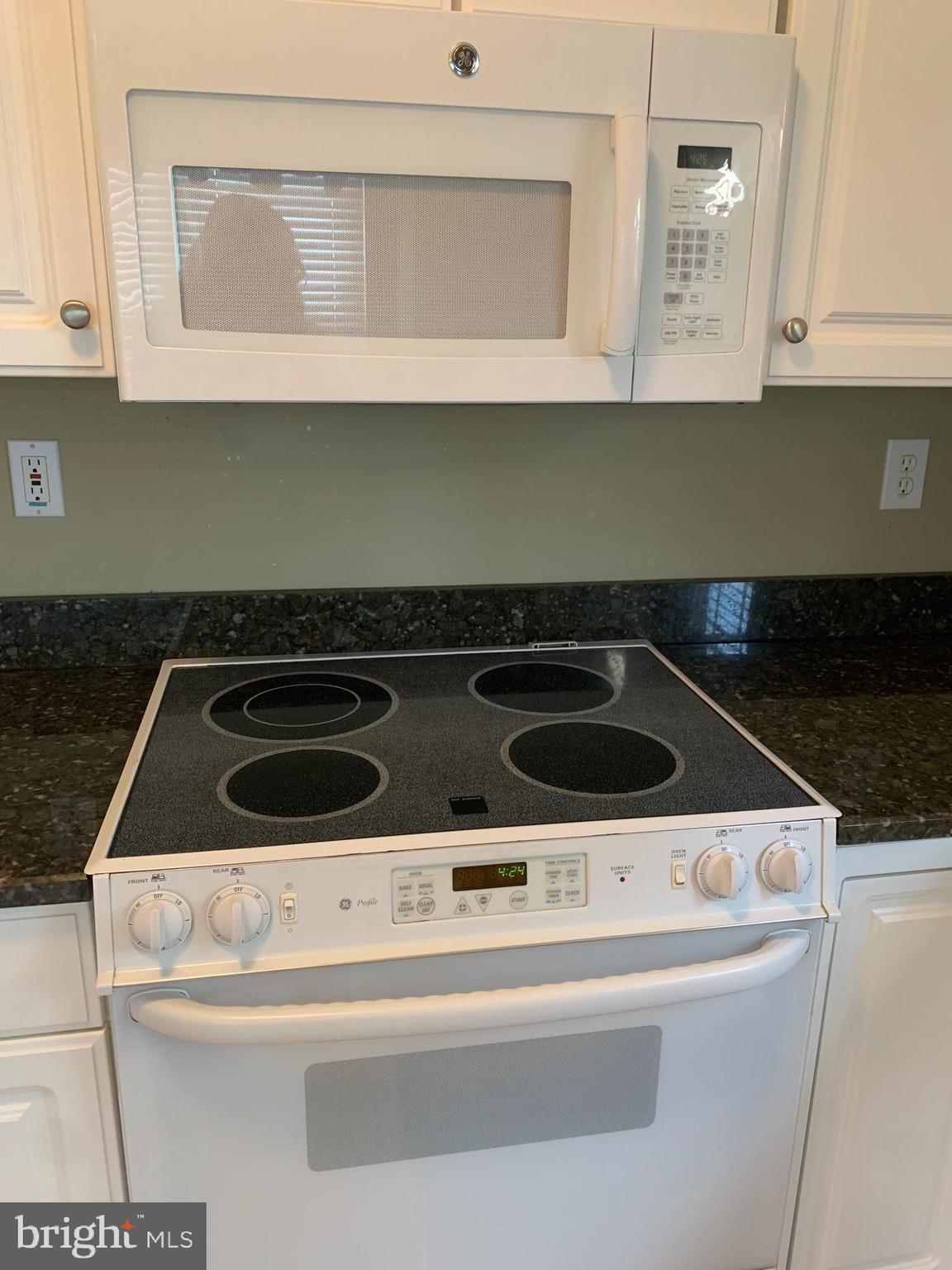 1619 Yorktown Road, Unit 49 Jamison, PA 18929 - Photo 18 of 39 Cook top and built -in microwave