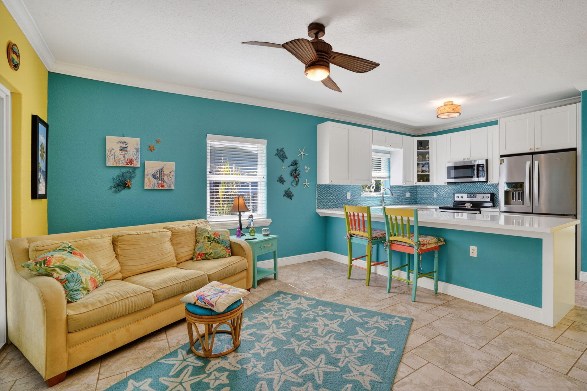 32 Andros Road Key Largo, FL 33037 - Photo 23 of 45 Family/Kitchen