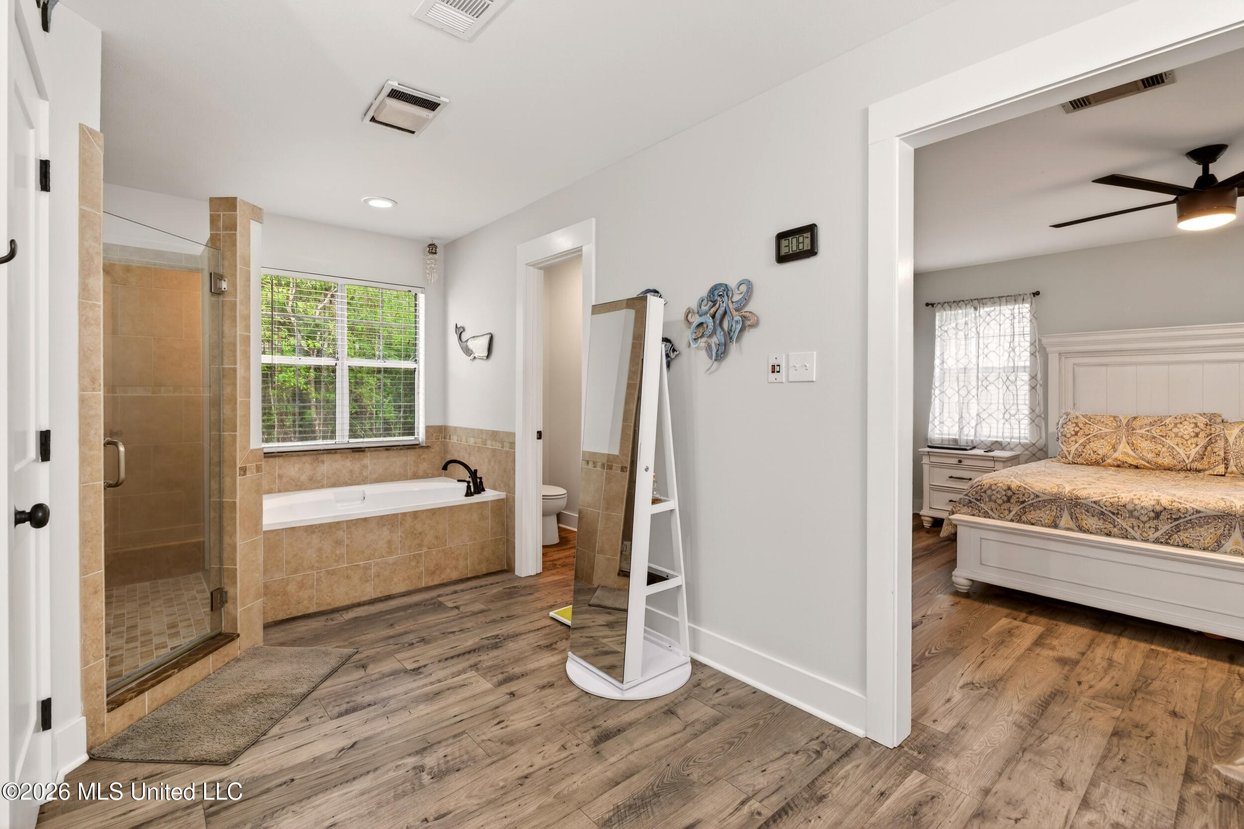 8007 Fishook Lane Picayune, MS 39466 - Photo 23 of 59 34_masterbathroom2